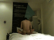 年輕小伙擺好錄像設置各種姿勢肏略悶騷女友