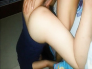 漂亮清纯的大学女孩床上被操的直喷水