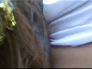 大白天路边草丛里双飞老婆和爆乳小姨子，露脸