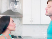 基米·基姆对凯勒·奎因被大鸡巴操的尖叫不断