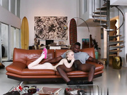 骚少妇喜欢黑鸡巴在体内来回抽插高潮不断