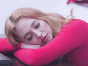 奎因·王尔德厌倦了丈夫的借口并寻找另一只鸡巴来玩