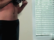 辣妹贝利得知有摄像机记​​录她被操时很兴奋