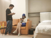 大长腿外围20岁艺术系学生主动口交上位骑乘