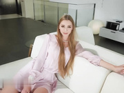 金发女神主动提臀玩弄大鸡巴后入打桩深插