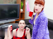 火辣女同亲热来回舔弄肛门阴蒂刺激呻吟