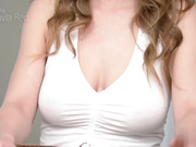 这里热得要命我脱掉衬衫吗奥克塔维亚问邻居