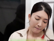 江疏影 性感白领地铁上被痴汉围攻