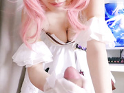 玲珑玉足高跟鞋配上完美的丝袜把男主踩在脚下