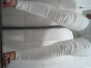 國內某旅遊景點公共衛生間拍攝到的各式美女如廁 有個妹子居然光著腳上廁所 1080P高清