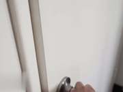 性感的克洛伊·邦发现亚历克斯·传奇正在观看她的天然巨乳，并给了他一个教训