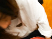 少妇以电视坏了为由骗维修人员来家里修电视 故意穿的很少 这谁能把持住一下就把少妇给上了