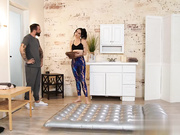 美丽的女按摩师维多利亚阳光被顾客狠狠地操了