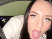 公共场合的危险口交、车内恋足癖以及在停车场的脸上射精