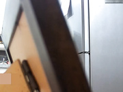 居家攝像頭黑客破解拍攝到的大奶大屁股極品少婦洗完澡後客廳裏全裸餵小狗 保養護膚 雪白雙乳看得讓人欲火焚身 1080P原版高清