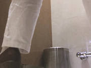 某大型商場公共女廁全景拍攝到的各式美女少婦如廁 有個穿羽絨服的美少婦下面的黑森林非常茂盛 1080P高清