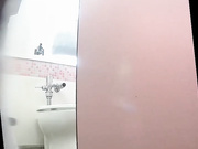 某水上樂園更衣室多視角拍攝到的幾位漂亮妹子如廁換泳裝 貌似有個高顏值妹子陰毛稀疏看得欲火難耐 720P高清