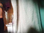 精品推薦 無良房東浴室針孔攝像頭拍攝女租客洗澡更衣給身體擦乳液 彈性堅挺大奶居然是白虎一線天饅頭穴 1080P高清原版