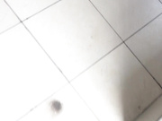 某大學公共衛生間拍攝到的各式漂亮妹子如廁 貌似逼逼得還未開苞啊 露臉高清