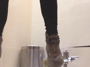 某大型商場公共衛生間拍攝到的各式美女少婦如廁 有個紅發小姐姐陰唇還挺大的 1080P高清原版