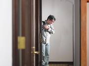 [START-204] 駅前の路上ミュージシャンと工事現場の汗臭いおっさんが、唾液を絡めまくるベロちゅうで体液交換し合う仲になったワケ。 葵ななせ - 3of5