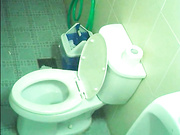 某娛樂場所公共衛生間拍攝到的各種類型年輕氣質美少婦如廁 撅著大屁股看得誘惑十足～720P高清原版