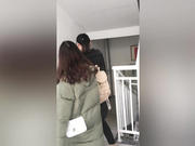 某大學公共衛生間拍攝到的漂亮妹子如廁 貌似逼逼得還未開苞啊 露臉高清