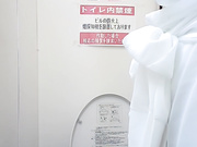 外站最新流出潮流購物商場公共坐廁拍攝到的時尚美女如廁 有個藍色短褲妹子的透明蕾絲內褲太性感了 720P高清