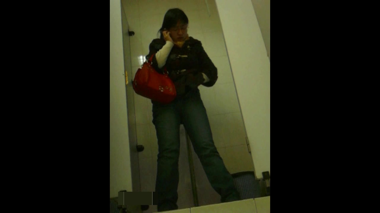 馬戲團公共公廁拍攝到的各式美女少婦尿尿 形態各異逼逼看得讓人欲火焚身 720P原版高清