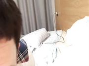 精品福利-猥琐直播男为了拉人气不惜高价约啪网红脸性感外围美女啪啪直播,干完一次感觉亏了又把美女拉床上干!