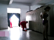 【全網推薦】【經典盜錄】趴窗戶邊窺視良家人妻少婦洗浴護膚（第八部）雪白肌膚堅挺美乳看得讓人欲火焚身～720P高清原版