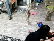 居家網絡攝像頭拍攝到的年輕小少婦姨媽期間不能啪啪 只好與老公抹油擼雞巴高潮顏射吃精～720P高清