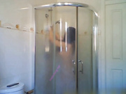 居家攝像頭黑客破解拍攝到的大奶子良家少婦沐浴更衣 雪白肌膚堅挺美乳看得欲火焚身 原版高清