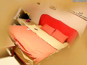 主題酒店稀有房拍攝到的奶子很漂亮的大學生美女與男友開房愛愛 邊玩著手機任憑各種體位猛插 表情銷魂 露臉高清