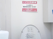 最新流出作品-美女如雲高級餐廳公共衛生間拍攝到的各種風格氣質美女如廁 惹火T褲看得讓人欲火焚身 原版高清