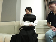 [BEAF-166] 男性経験少な目、お店のエロ本見て興奮しちゃってパンツ濡らすド淫乱書店勤務女子 - 1of5