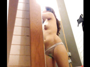 精品推薦 商場試衣間偷窺乳頭粉嫩堅挺闊少婦試穿各式胸衣 看得讓人欲火焚身 720P高清原版