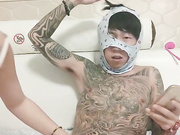 滿背紋身騷浪妹子和紋身哥鏡頭前現場表演雙人啪啪大秀 內褲套頭舔奶口交騎乘後入幹得直叫求饒 對白誘惑