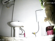 小旅館公共衛生間高清偷拍人妻少婦如廁噓噓 肥嫩逼逼雪白大屁股看得讓人欲火焚身 1080P高清原版