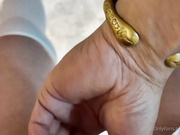 万众瞩目S级尤物反差婊【辛尤里】，约会肚子喂饱饱，回家小穴塞满满！