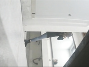 坑神潜入写字间公共女厕，独占一个坑位，连续偷拍多位，气质OL办公小姐姐方便