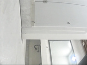 坑神潜入写字间公共女厕，独占一个坑位，连续偷拍多位，气质OL办公小姐姐方便