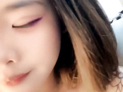 黑丝露脸纹身小妹跟狼友互动撩骚，跟小男友激情啪啪，无套上位干两下就内射骚逼，洗澡诱惑，淫声荡语不断