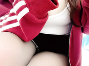 剧情演绎：大奶骚妇逼痒难耐不停勾引小情人，搽干净鸡巴直接无套开操，做爱招式繁多！