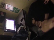 网吧包厢偷拍❤️一对饥渴年轻情侣脱光光在里面做爱估计太冷妹子抗不住穿上衣服继续