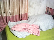 城中村几个有点姿色的姐妹租一间平房改专用炮房提供快餐服务车轮战~嫖客有老有少因长得漂亮所以生意红火02