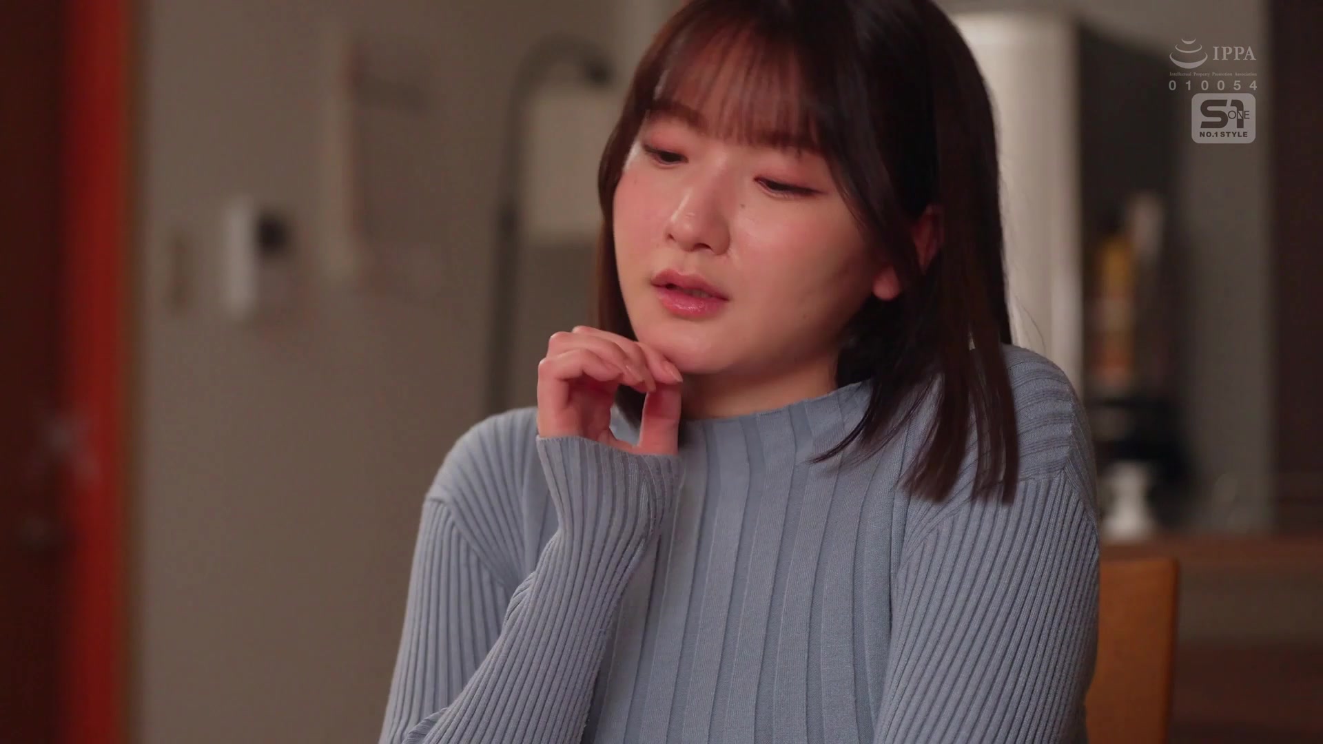 [破解] SONE-901 弱みを握られたKカップ秘書はなめくじ社長におっぱいをふやけるまで舐め犯●れ乳奴●として飼いならされる 鷲尾めい - 1of5