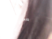 高颜值美女主播为了吸粉直播公路拦车勾引司机操她,司机怕是仙人跳不敢操,美女说：只想让你干,我不讹你钱,我给你钱好吗!