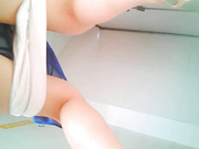 TP某大学校花鑫若兰气质蓝色裙子美女竟然也是尿完不擦的