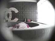 对白清晰香奈儿主题情趣套房TP金链哥和单位长发美乳少妇激情说床太小了施展不开